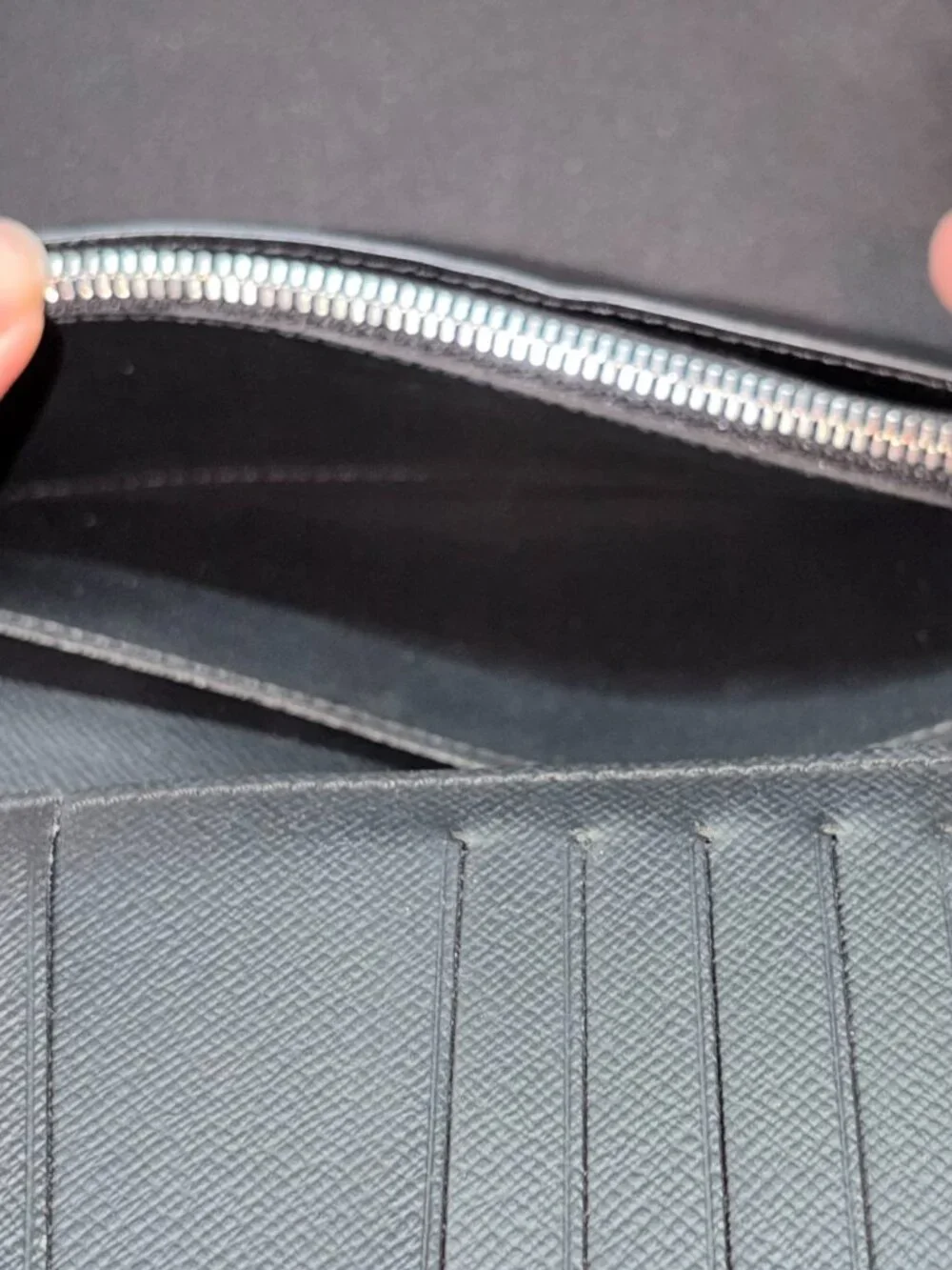 Excellent Louis Vuitton Brazza Men's Black Long Bifold Wallet Folding Logo Taiga